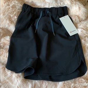 Lululemon on the fly skirt, black, size 4